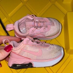 Toddler Nike air max and Nike